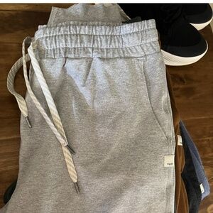 VUORI NWOT women’s performance joggers size medium regular